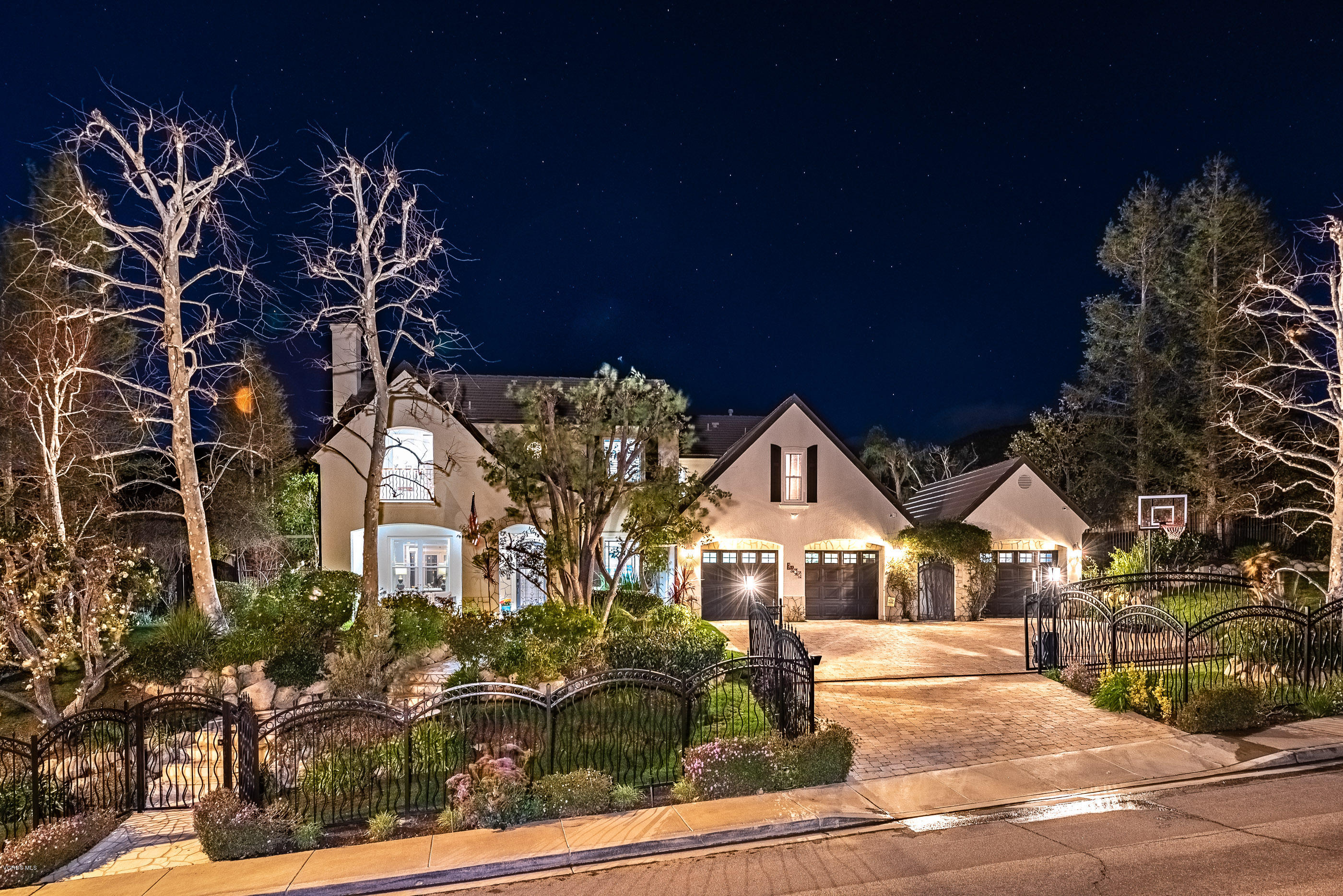 5635 Evening Sky Drive Simi Valley, CA 93063 - Photo 4 of 84 a front view of a house with a yard