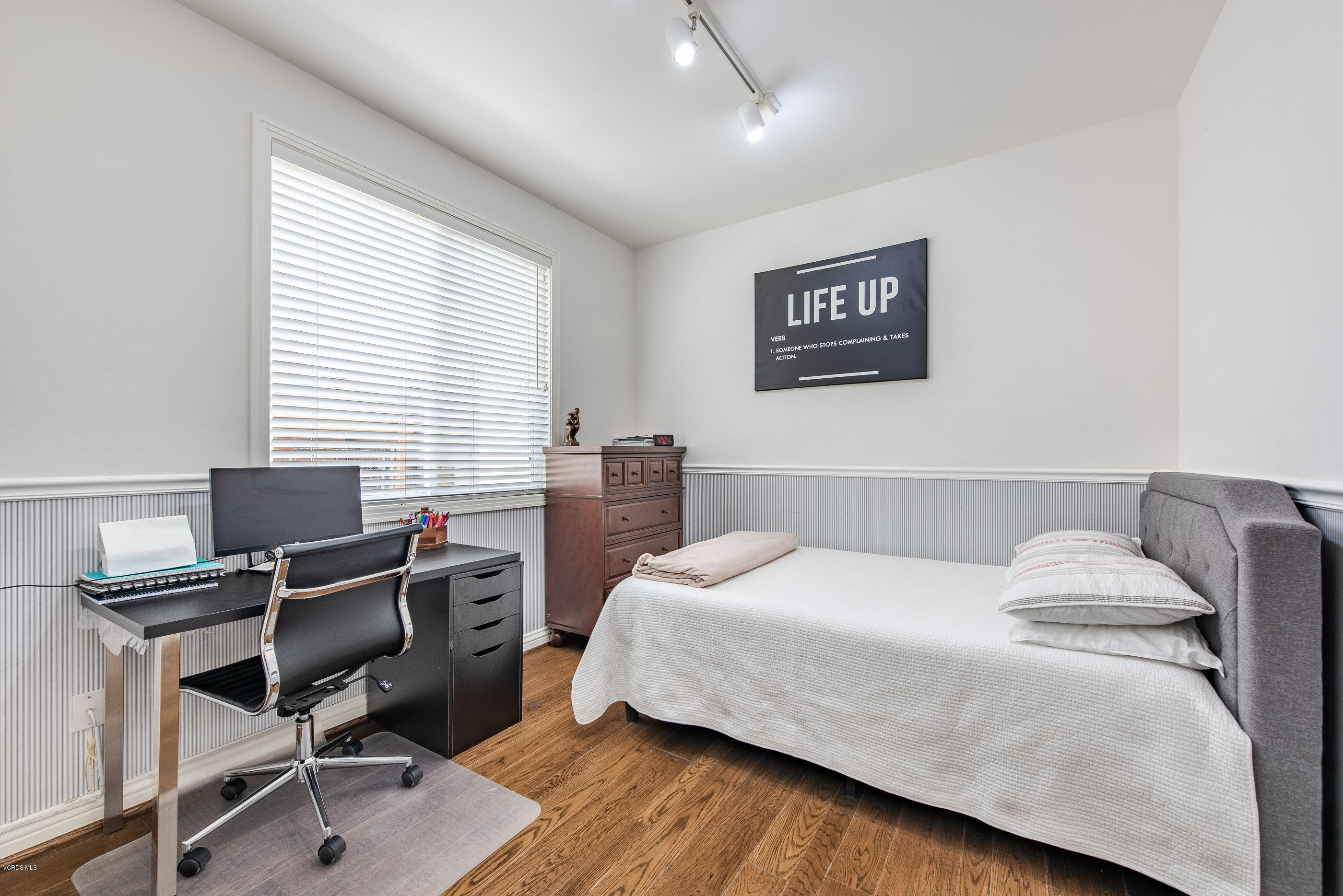 5635 Evening Sky Drive Simi Valley, CA 93063 - Photo 34 of 84 a bedroom with a bed and a desk