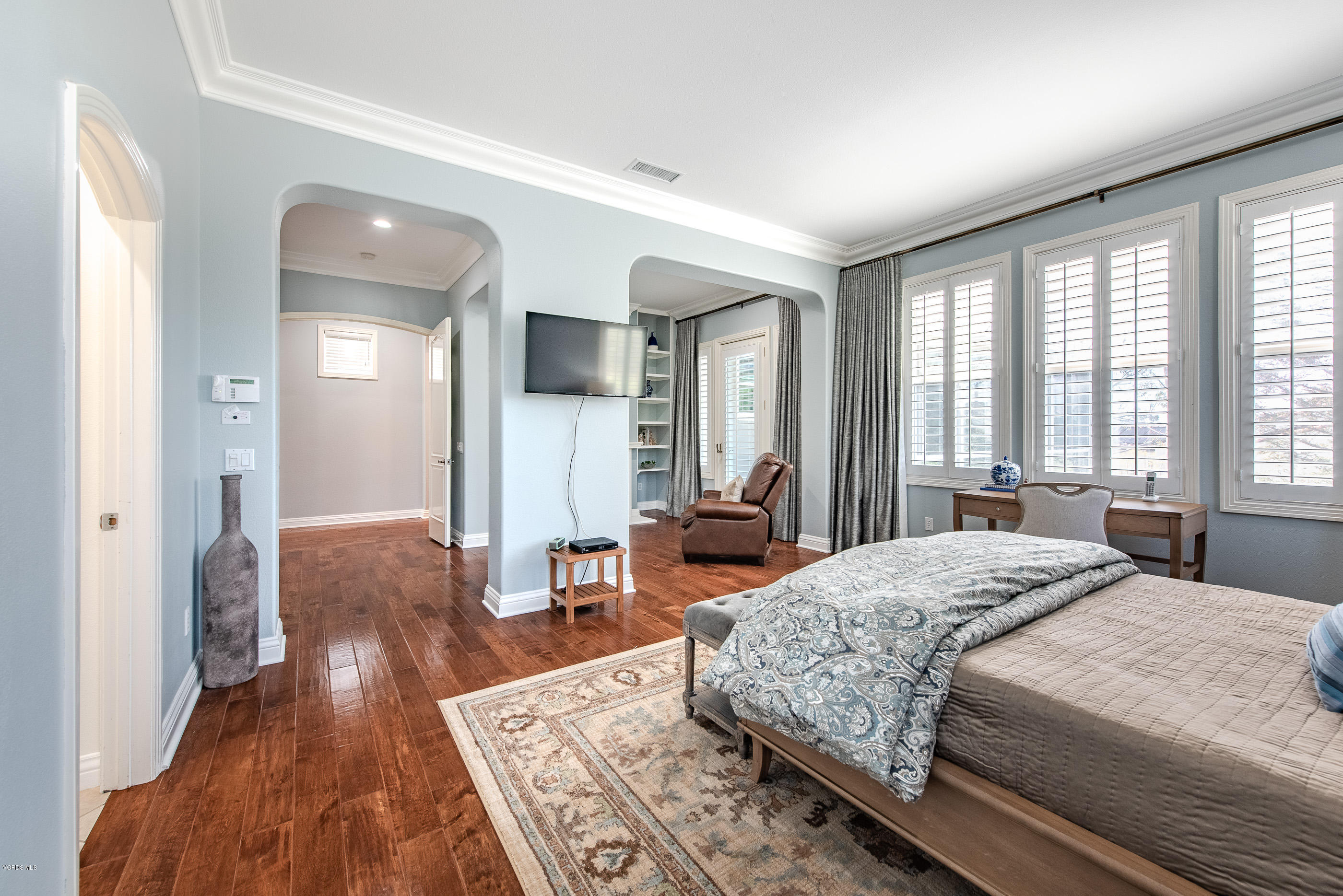 5635 Evening Sky Drive Simi Valley, CA 93063 - Photo 39 of 84 a bedroom with a large bed a rug and windows