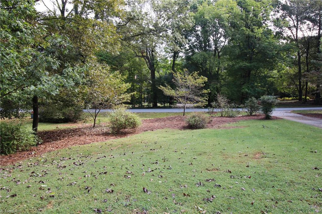 3607 Hunting Ridge Drive High Point, NC 27265 - Photo 3 of 26 Gallery Image 3