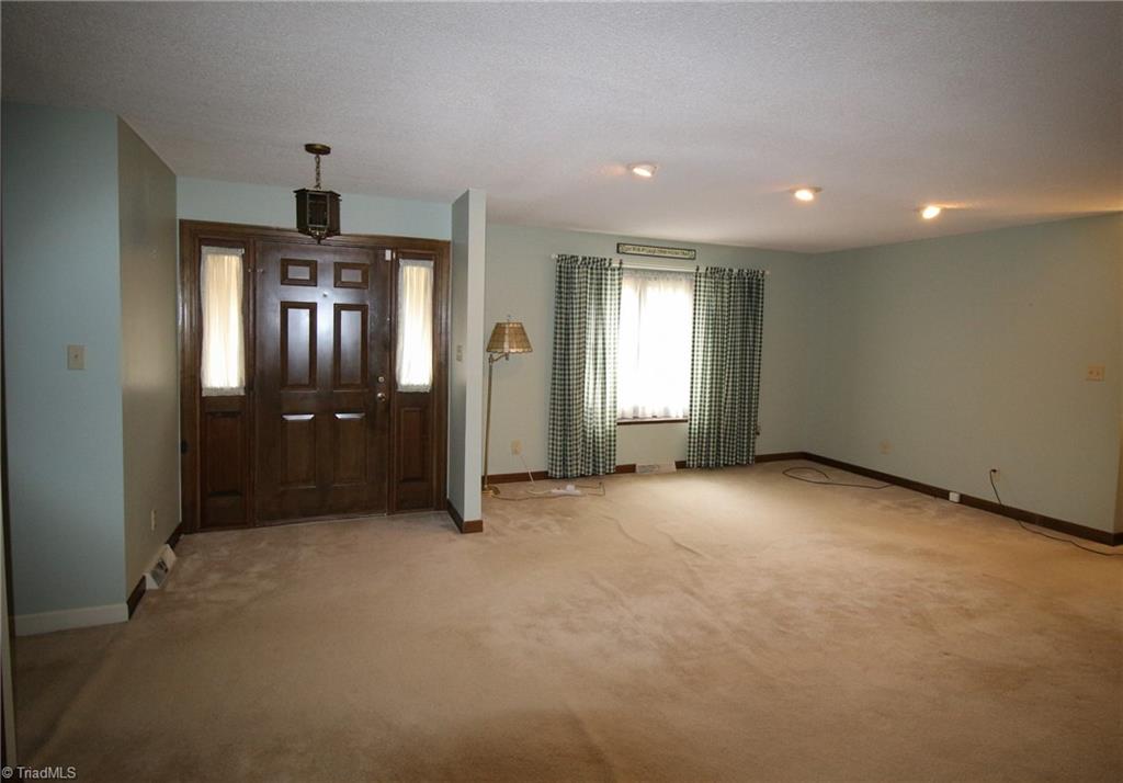 3607 Hunting Ridge Drive High Point, NC 27265 - Photo 5 of 26 Gallery Image 5