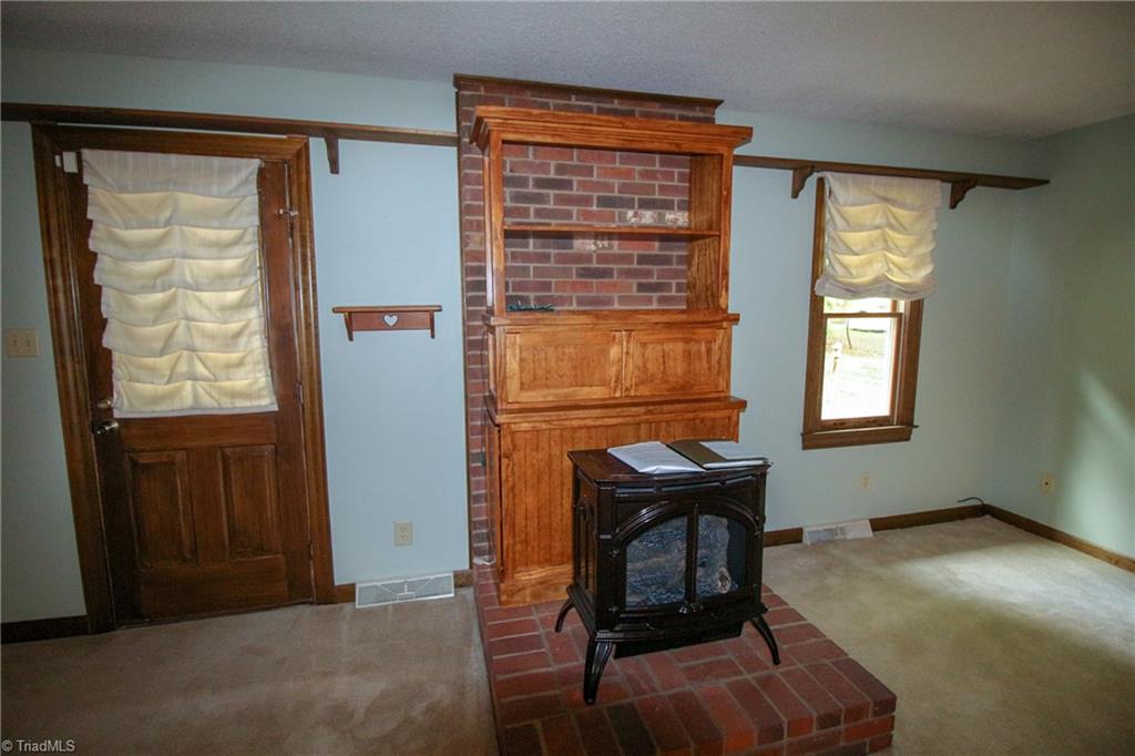 3607 Hunting Ridge Drive High Point, NC 27265 - Photo 7 of 26 Gallery Image 7