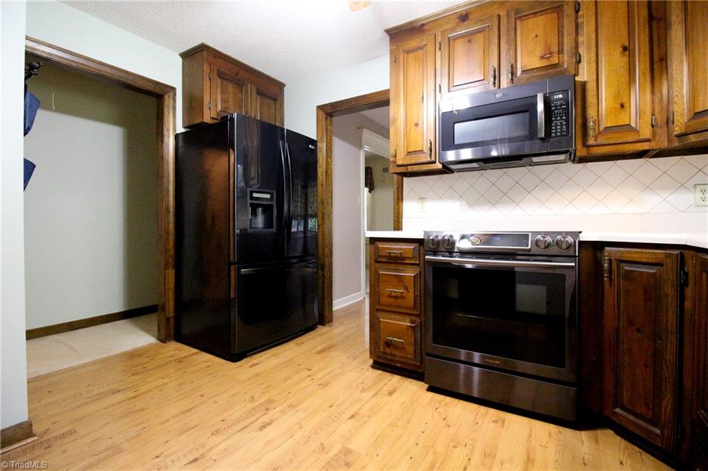 3607 Hunting Ridge Drive High Point, NC 27265 - Photo 9 of 26 Gallery Image 9