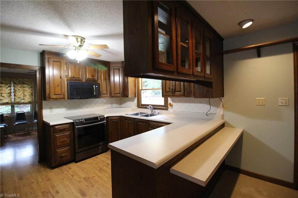3607 Hunting Ridge Drive High Point, NC 27265 - Photo 10 of 26 Gallery Image 10