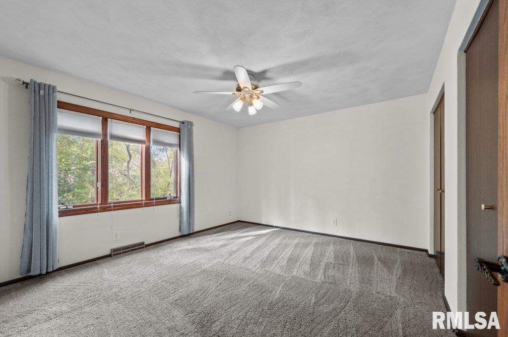 223 28th Avenue Moline, IL 61265 - Photo 14 of 44