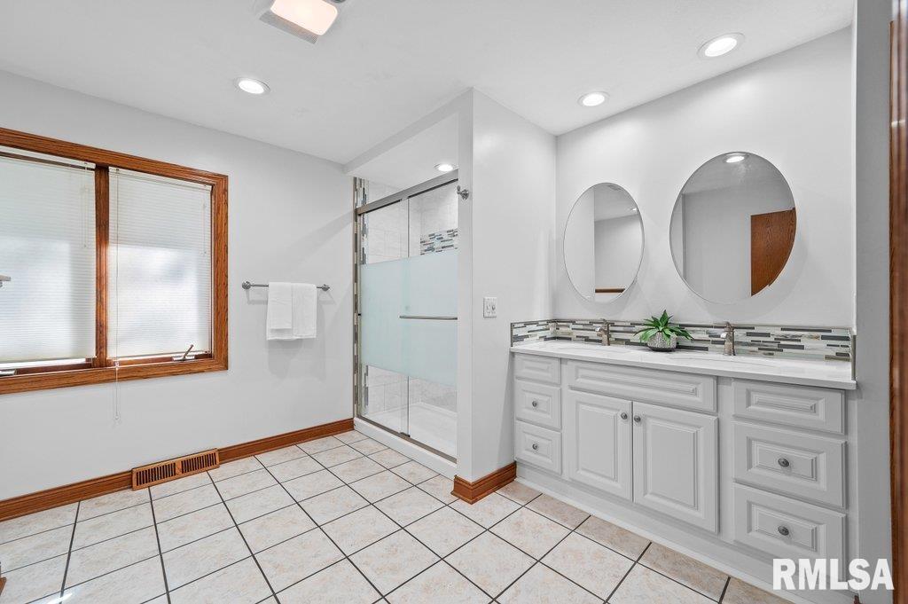 223 28th Avenue Moline, IL 61265 - Photo 17 of 44