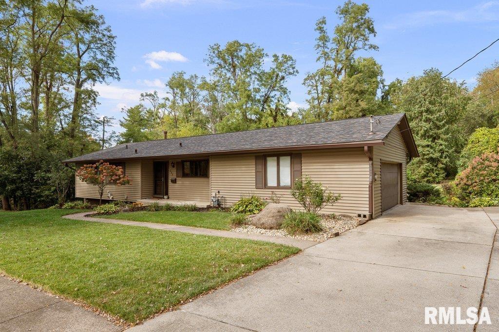 223 28th Avenue Moline, IL 61265 - Photo 2 of 44