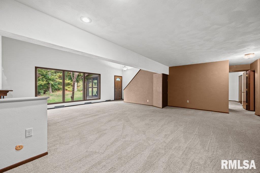 223 28th Avenue Moline, IL 61265 - Photo 27 of 44