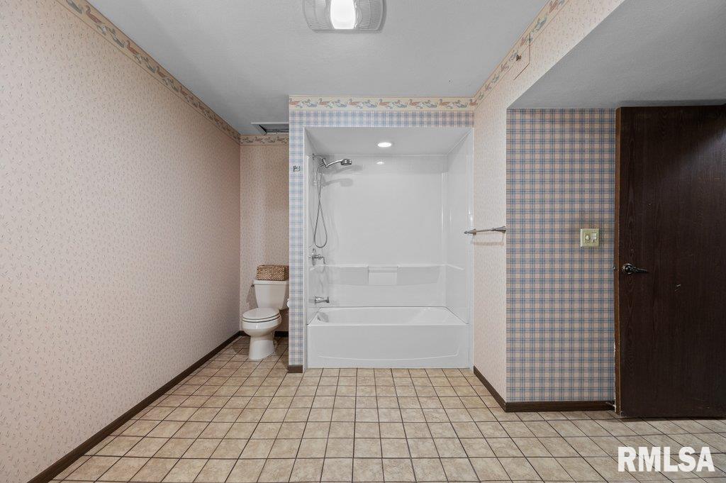 223 28th Avenue Moline, IL 61265 - Photo 34 of 44