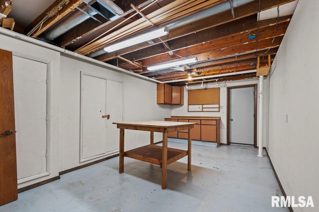 223 28th Avenue Moline, IL 61265 - Photo 37 of 44