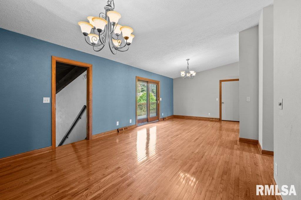 223 28th Avenue Moline, IL 61265 - Photo 6 of 44