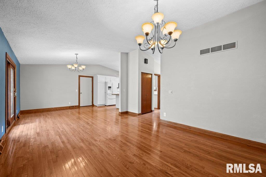 223 28th Avenue Moline, IL 61265 - Photo 7 of 44