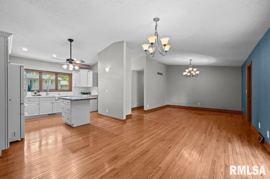 223 28th Avenue Moline, IL 61265 - Photo 8 of 44