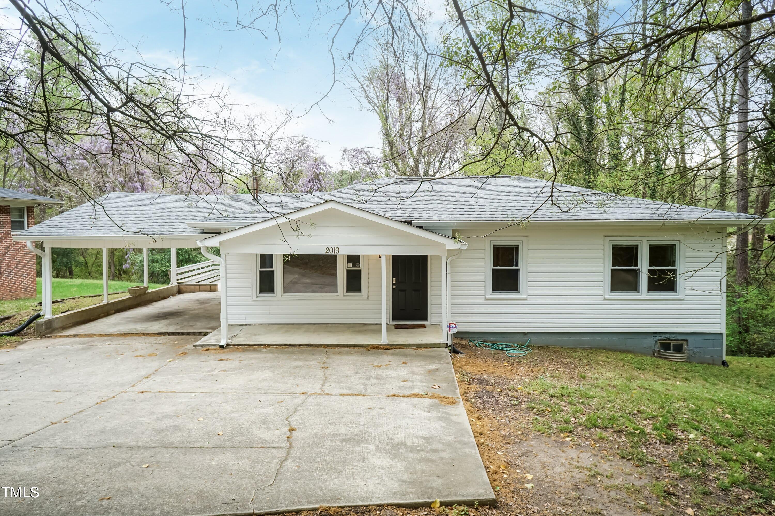 a view of a house with a yard
