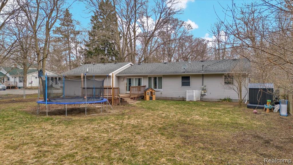 6865 Abbottsford Road North Street, MI 48049 - Photo 3 of 19