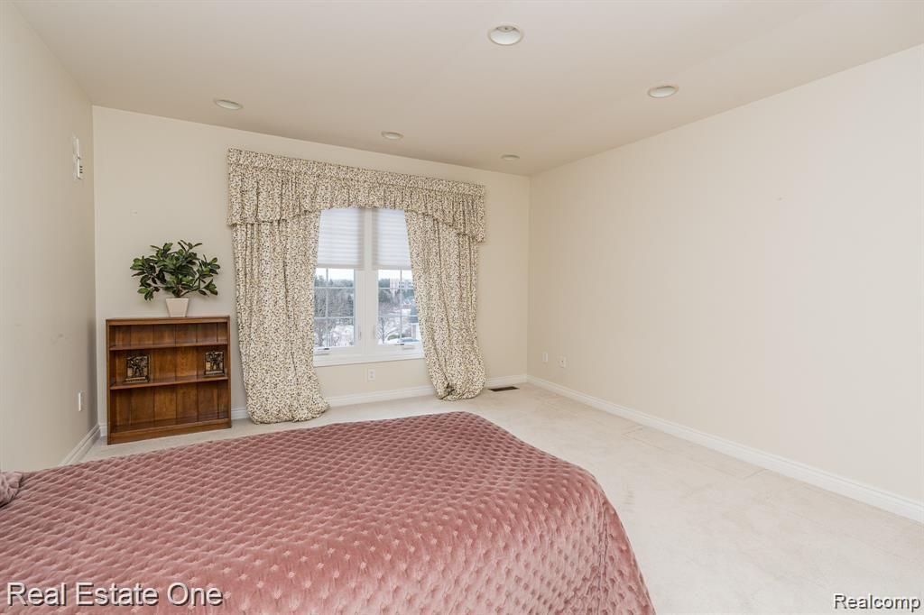 1295 Creek Pointe Drive Rochester, MI 48307 - Photo 31 of 33 upper level bedroom