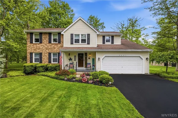 $399,900 | 7221 Woodhaven Drive, Lockport Town, NY 14094