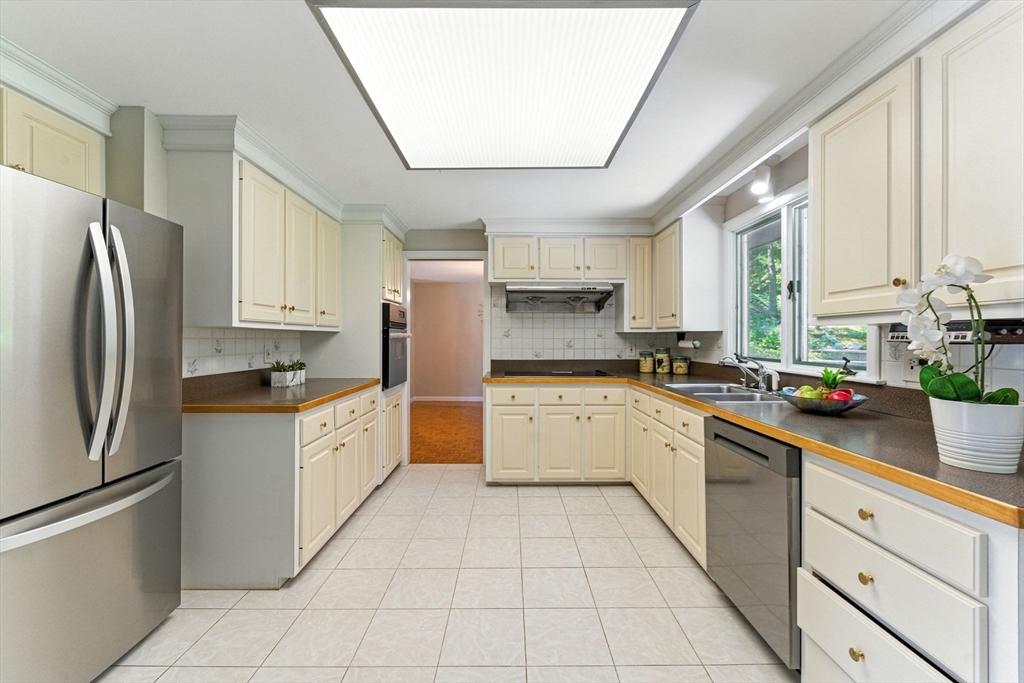 59 Johnson Road Winchester, MA 01890 - Photo 2 of 24 Gallery Image 2