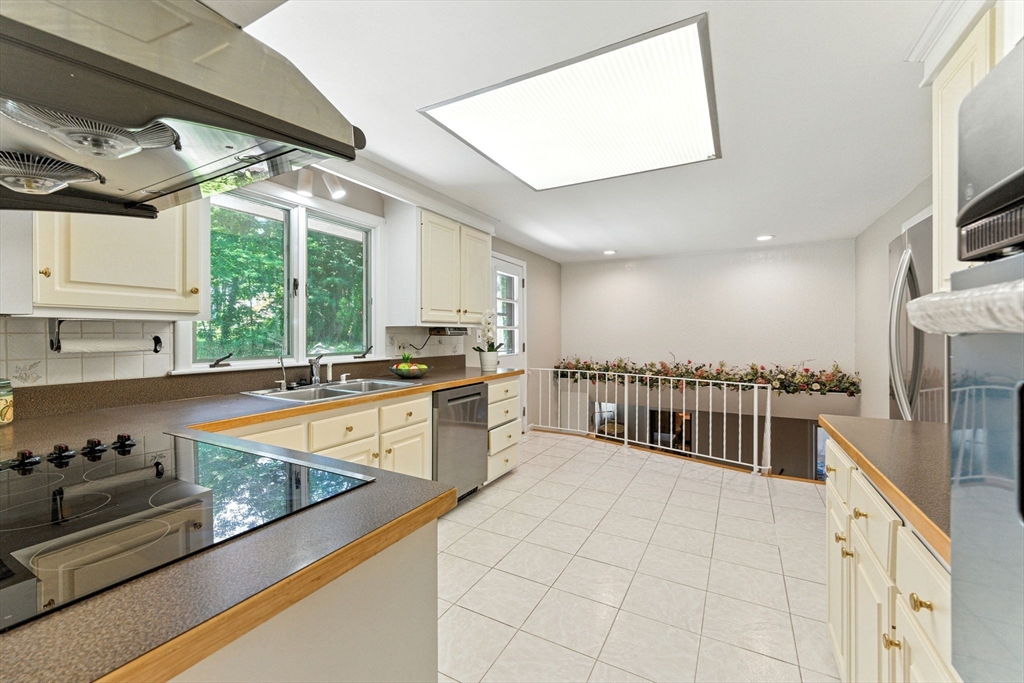 59 Johnson Road Winchester, MA 01890 - Photo 3 of 24 Gallery Image 3