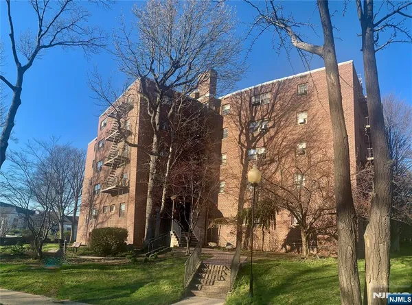 $186,000 | 501 Linwood Drive, Unit 4, Fort Lee, NJ 07024