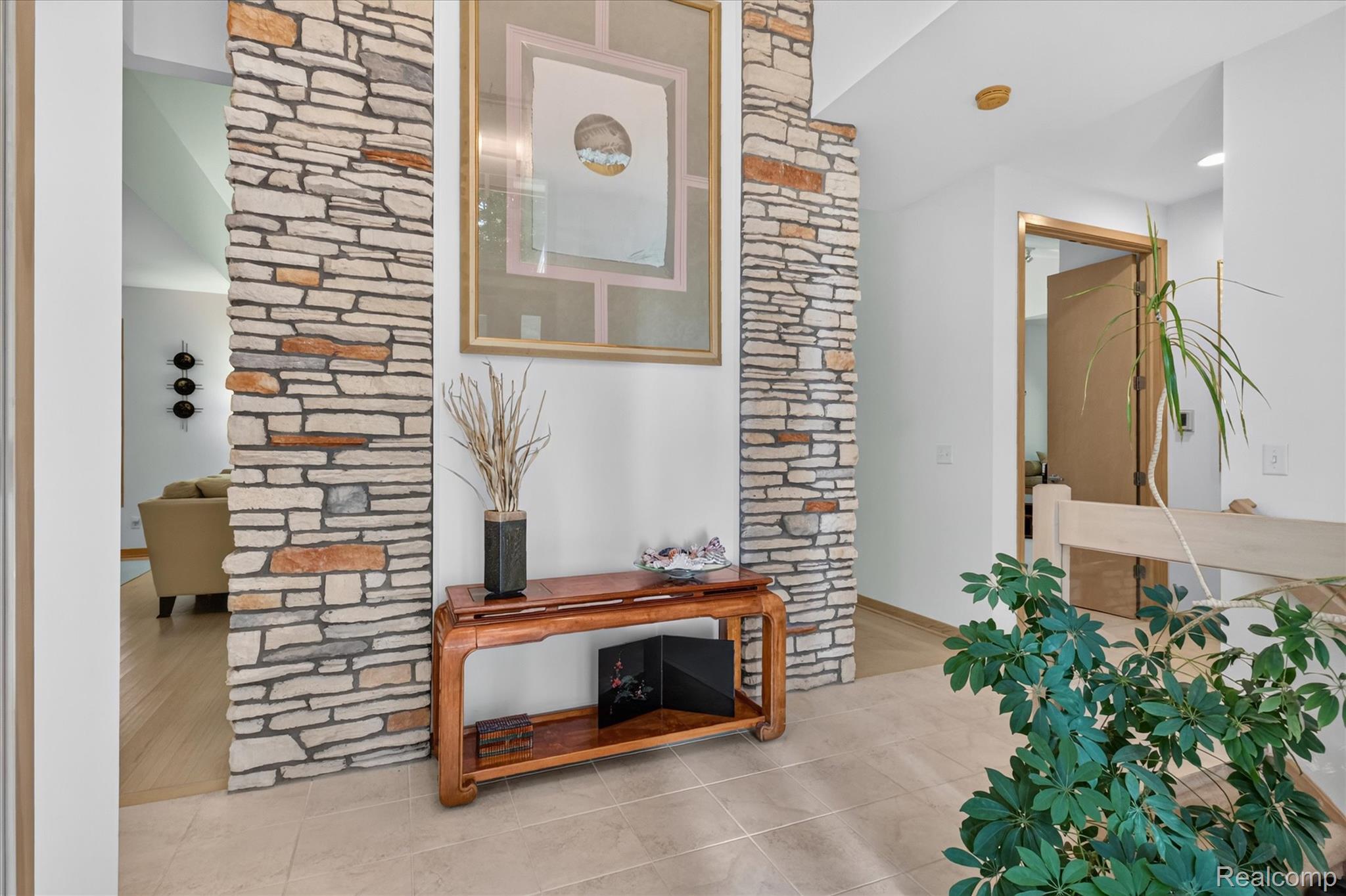 5388 Hartland Road Fenton, MI 48430 - Photo 5 of 74 07-5388-Hartland-Rd-WindowStill.jpg