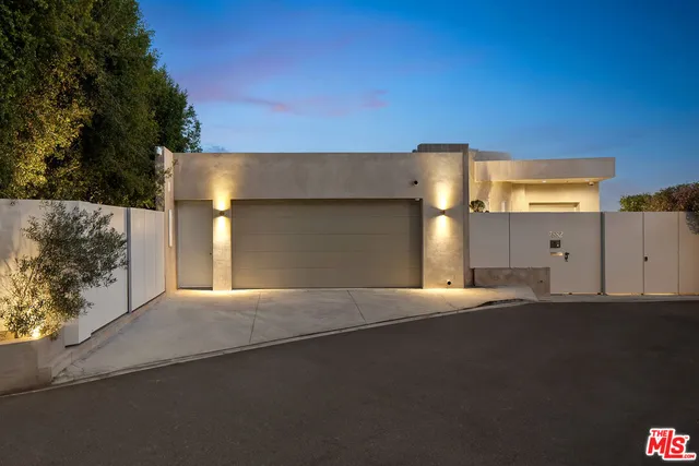 $3,895,000 | 7882 Fareholm Drive, Los Angeles, CA 90046