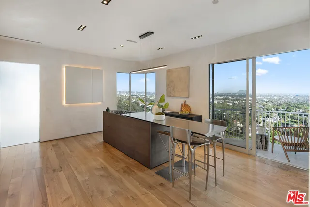 $3,895,000 | 7882 Fareholm Drive, Los Angeles, CA 90046