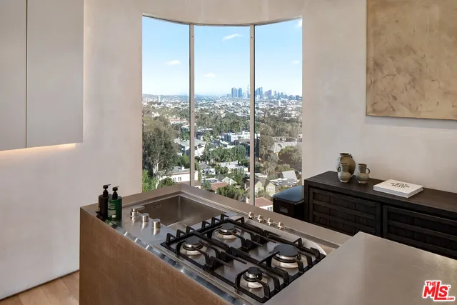 $3,895,000 | 7882 Fareholm Drive, Los Angeles, CA 90046