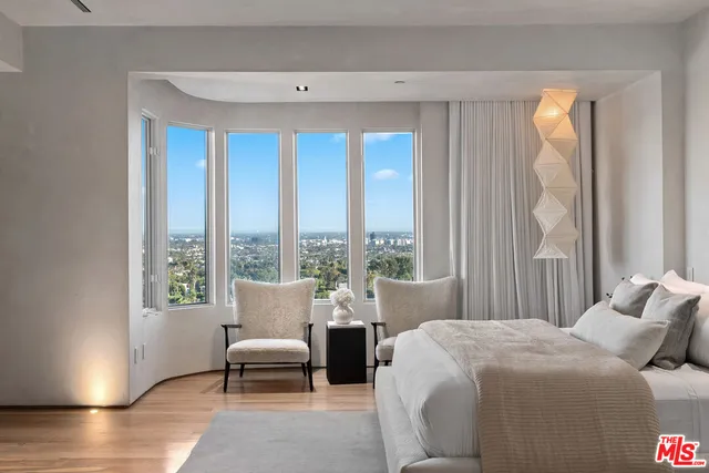 $3,895,000 | 7882 Fareholm Drive, Los Angeles, CA 90046