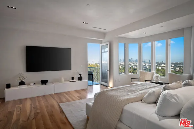 $3,895,000 | 7882 Fareholm Drive, Los Angeles, CA 90046