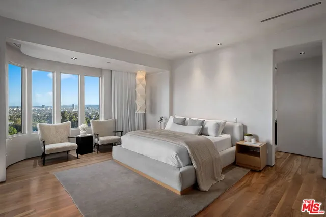 $3,895,000 | 7882 Fareholm Drive, Los Angeles, CA 90046