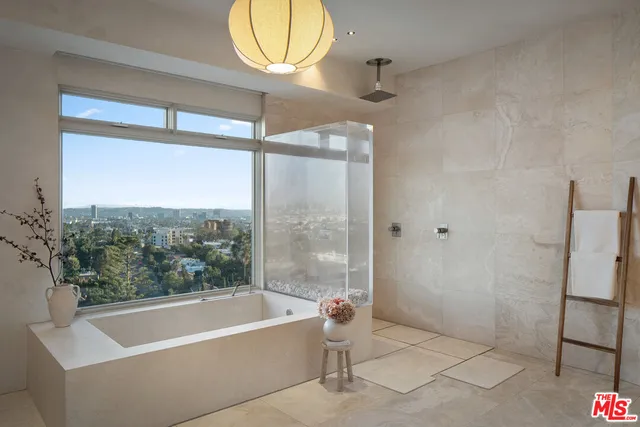 $3,895,000 | 7882 Fareholm Drive, Los Angeles, CA 90046