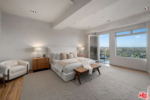 $3,895,000 | 7882 Fareholm Drive, Los Angeles, CA 90046