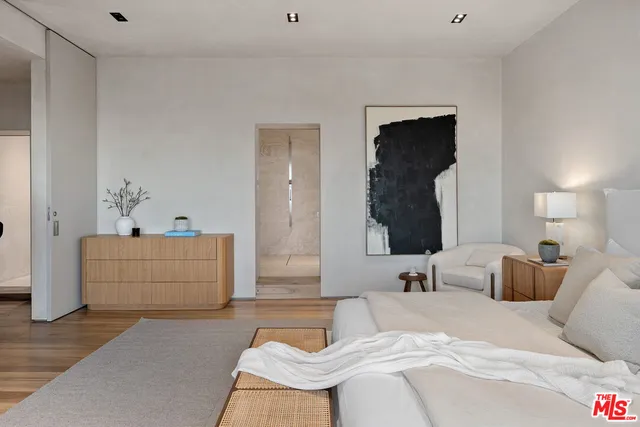 $3,895,000 | 7882 Fareholm Drive, Los Angeles, CA 90046