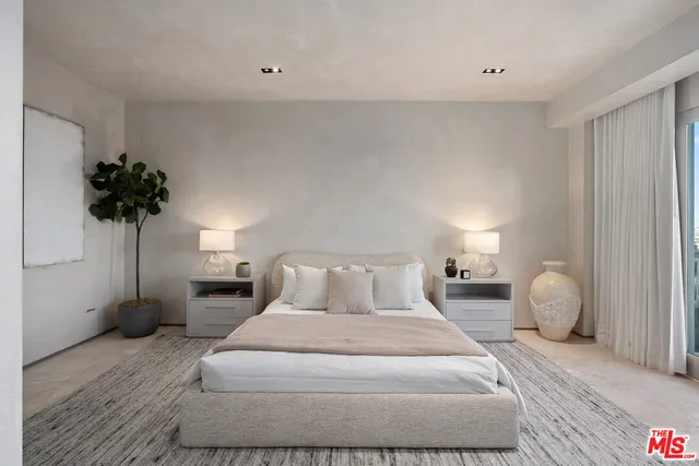 $3,895,000 | 7882 Fareholm Drive, Los Angeles, CA 90046