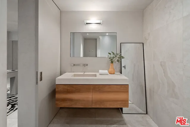 $3,895,000 | 7882 Fareholm Drive, Los Angeles, CA 90046