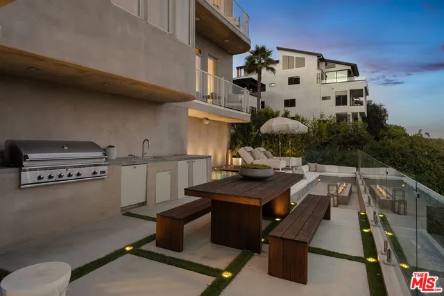 $3,895,000 | 7882 Fareholm Drive, Los Angeles, CA 90046