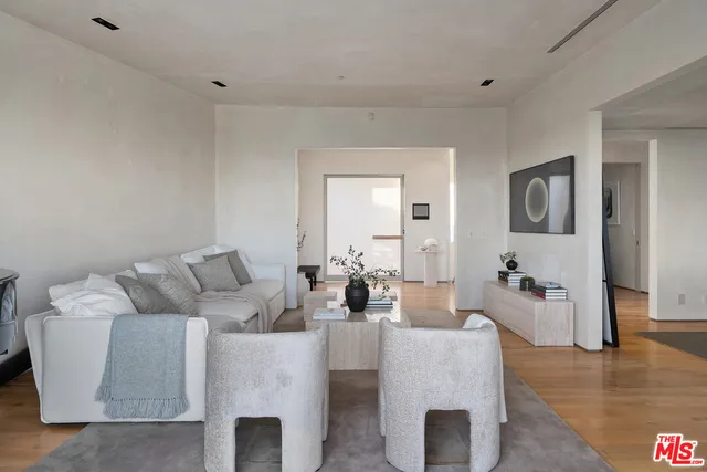 $3,895,000 | 7882 Fareholm Drive, Los Angeles, CA 90046