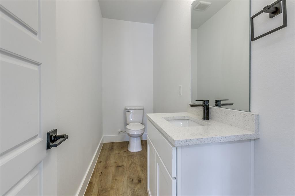 9475 Timberleaf Drive Dallas, TX 75243 - Photo 18 of 38 a bathroom with a sink toilet and mirror
