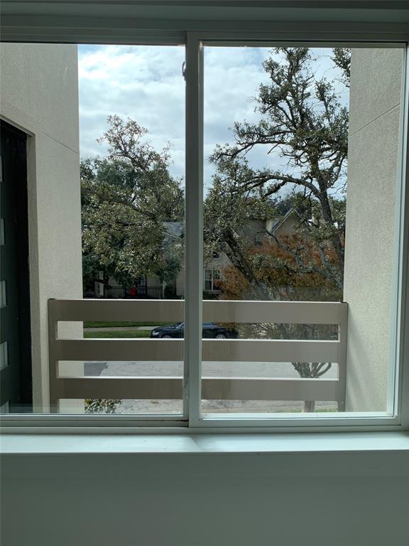 9475 Timberleaf Drive Dallas, TX 75243 - Photo 21 of 38 a view of a living room