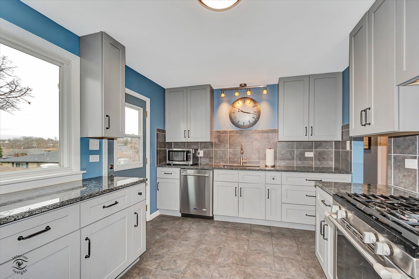 8809 Willow Road Hickory Hills, IL 60457 - Photo 9 of 28