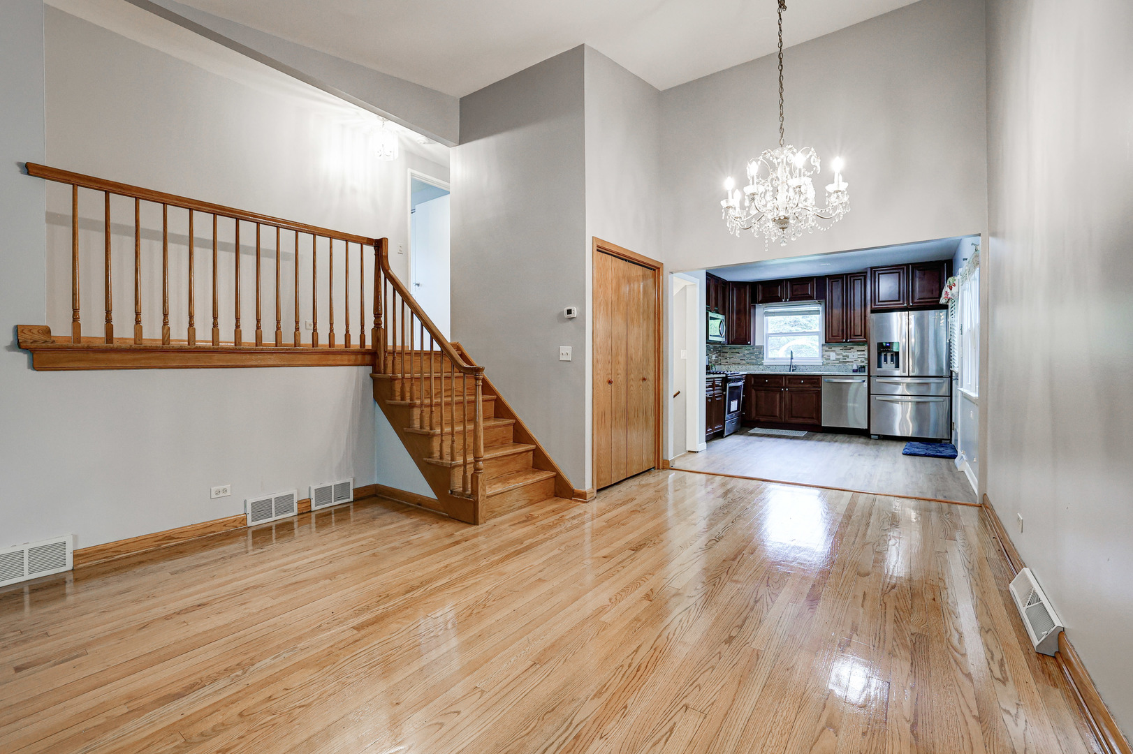 1401 Sunset Ridge Road Northbrook, IL 60062 - Photo 4 of 27 a view of livingroom with hardwood floor and a ceiling fan