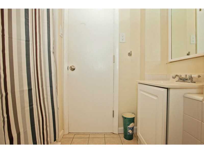 19 Beach Road Bristol, RI 02809 - Photo 13 of 20 Bathroom.