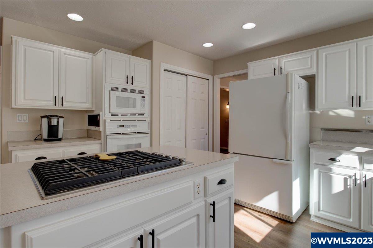 1146 Keystone Loop Northeast Keizer, OR 97303 - Photo 11 of 40 Gallery Image 11