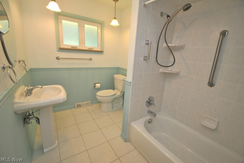 3271 Edington Road Akron, OH 44333 - Photo 14 of 20 Main bath has ceramic tile floor, ceramic tile tub/shower combo, clothes chute & linen closet.