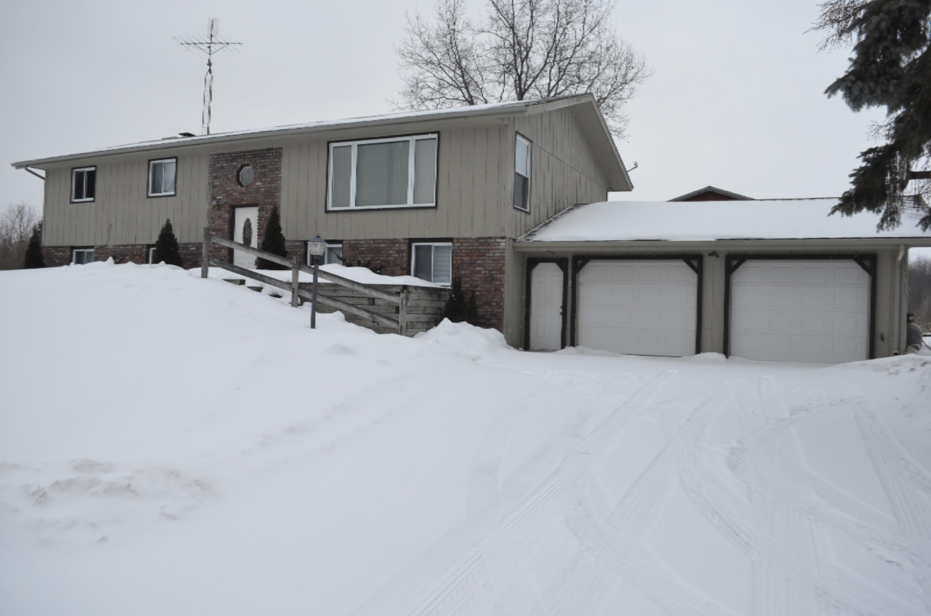 2693 Park Road Coloma, MI 49038 - Photo 24 of 27 2693 N Park Rd, Coloma, MI 2-car garage