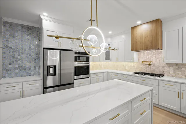 $1,750,000 | 182 Friends Lane, Westbury, NY 11590