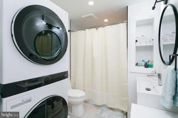 $4,500 | 1126 1/2 Lombard Street, Philadelphia, PA 19147