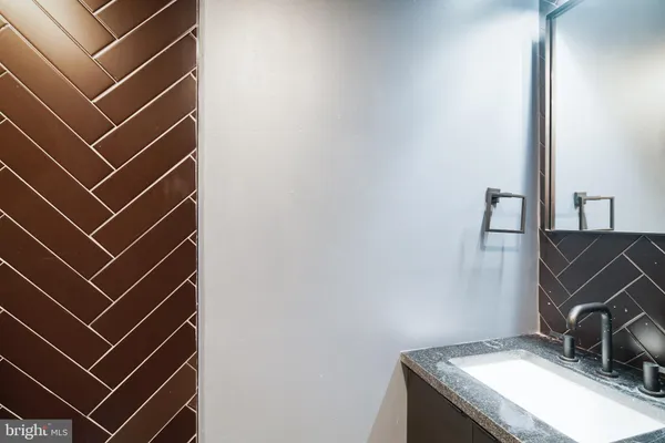 $4,500 | 1126 1/2 Lombard Street, Philadelphia, PA 19147