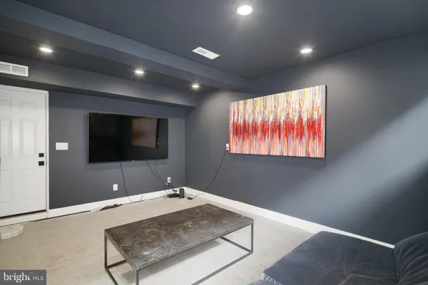 $4,500 | 1126 1/2 Lombard Street, Philadelphia, PA 19147